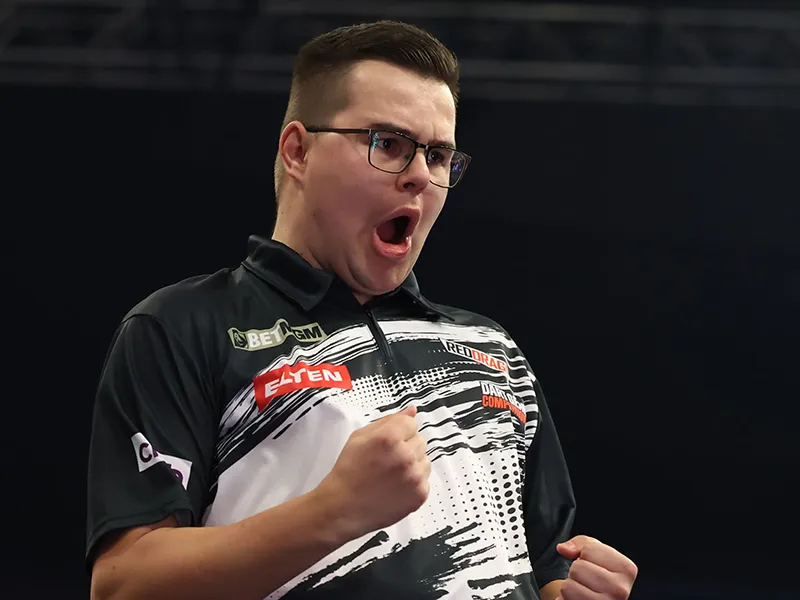 Gian van Veen throwing on the PDC stage
