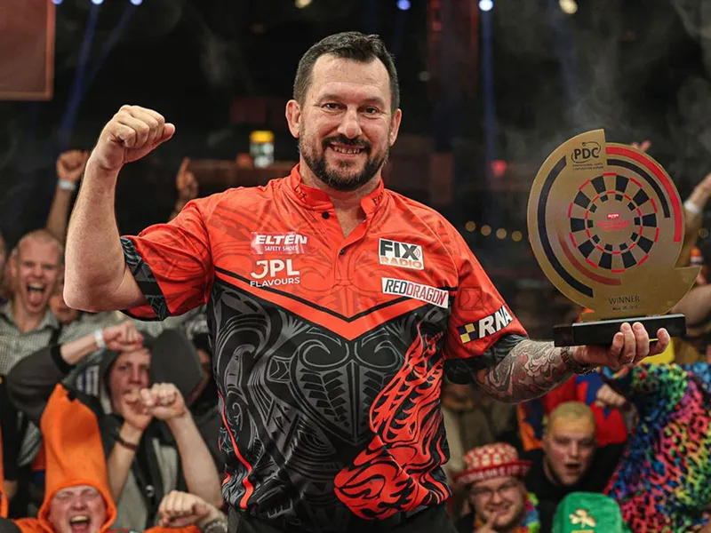 Jonny Clayton throwing on the PDC stage